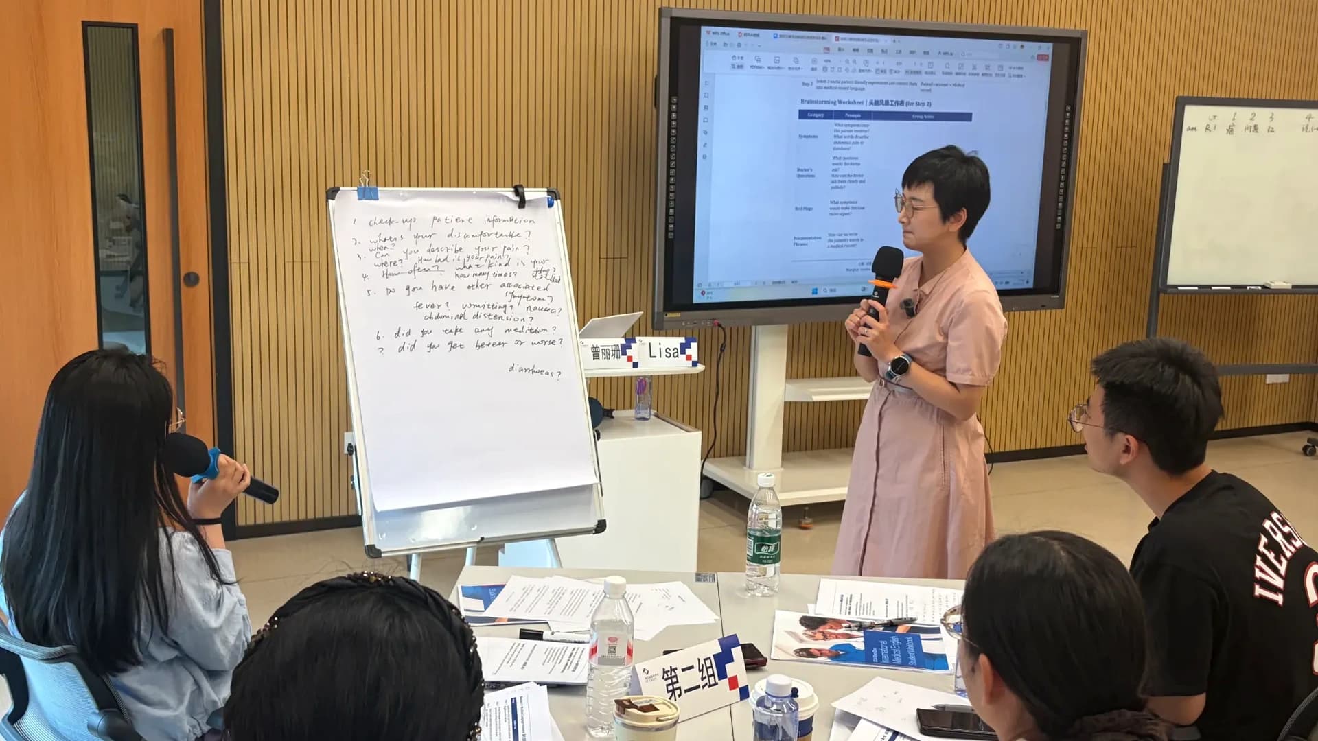 深圳国际化医疗服务英语培训中的师生互动